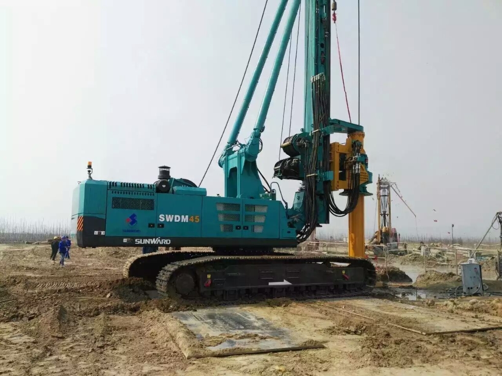 113.98米！bti体育智能大型旋挖钻机三门峡大桥杰出处子秀