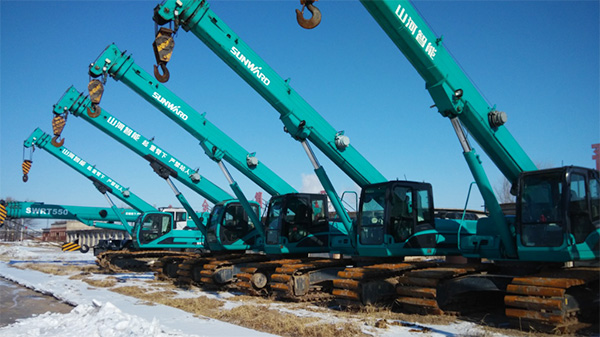 油田好副手——bti体育智能伸缩臂履带起沉机