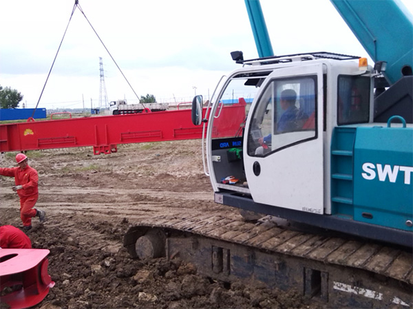 油田好副手——bti体育智能伸缩臂履带起沉机