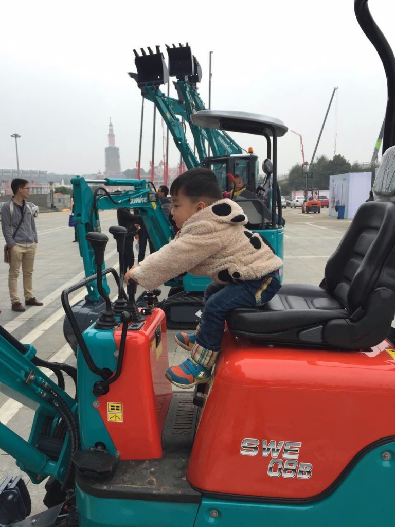 配博会上bti体育智能“迷你”设备展精新本色