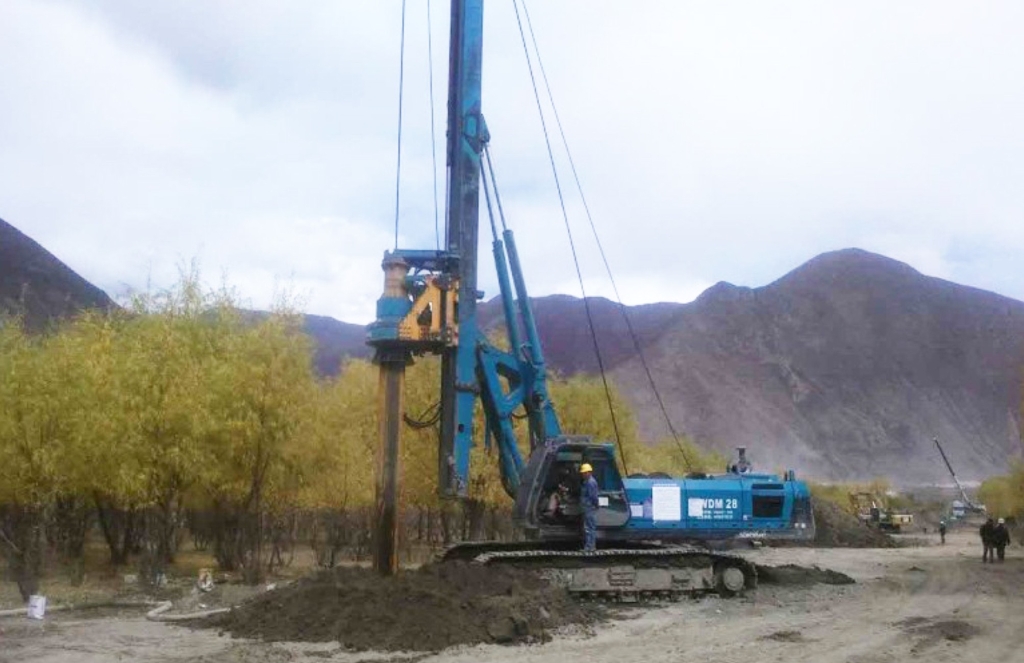 bti体育智能二十台旋挖钻机高原施工放异彩