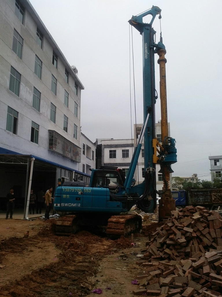 bti体育智能中幼型旋挖钻机助力俏丽村落建设