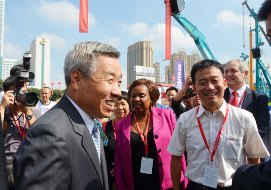 到“海博会”邂逅bti体育智能“两挖”精品