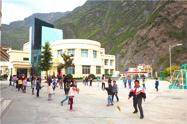 震后八年：朗朗书声传来，梦想之花开放