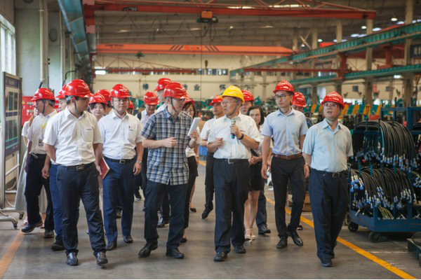 商务部合作司刘民强副司长一行调研bti体育智能