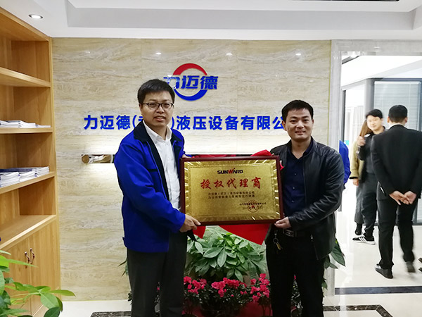 从回绝到一次采办十台旋挖钻机，他用八年功夫意识bti体育智能