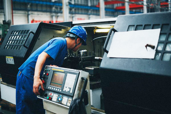 曾妄想当厨师，却成数控车工大家