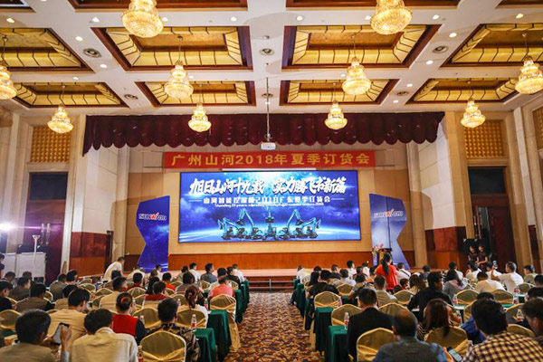 红四月，bti体育智能挖掘机促销会节节攀升