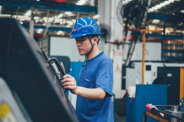 曾妄想当厨师，却成数控车工大家