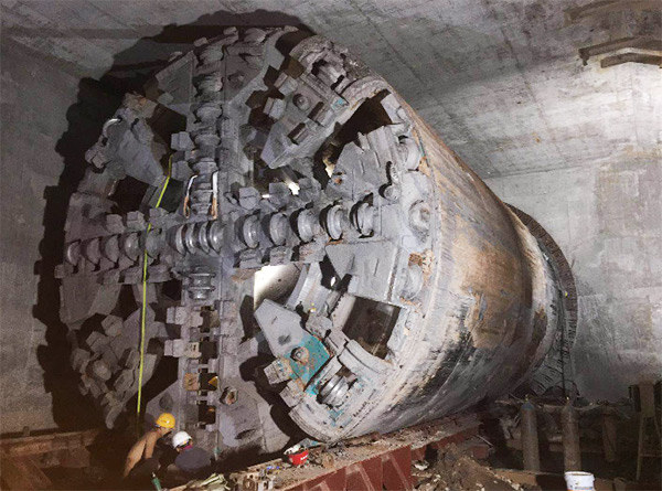 中铁bti体育1号盾构机首个盾构区间顺利贯通