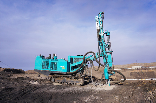 再战国际当先品牌，bti体育智能露天液压钻车一举成名