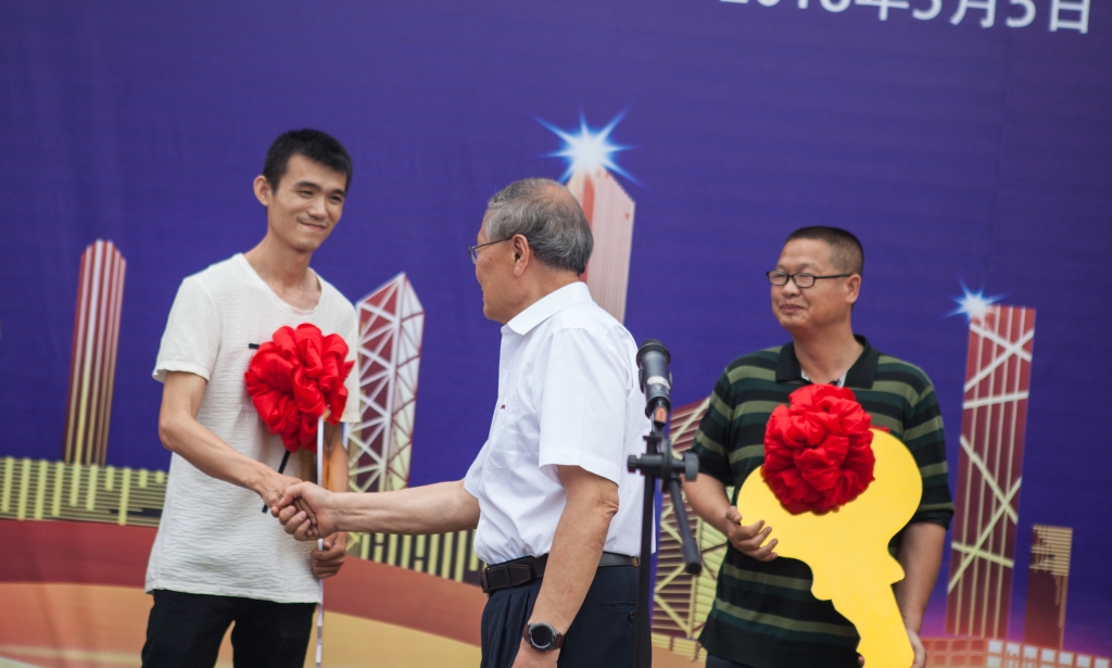 民族挖掘机品牌先导者，bti体育智能“城镇建设利器”SWE80E9庆幸上市