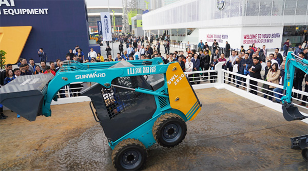 不服来战！bti体育智能展台有大礼等你拿