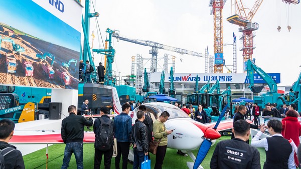 首日签单2.6亿元，bti体育智能创新产品引爆上海宝马展