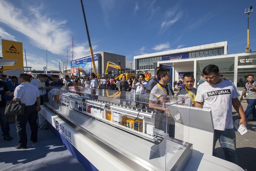 bti体育智能酷帅曾大虾，一大波美图带你亲临北京BICES展