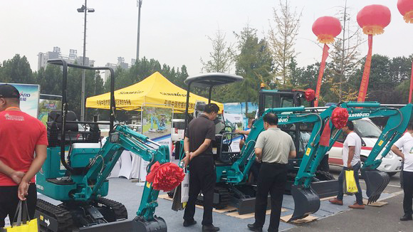 “超美微挖”现身2018微挖峰会，bti体育智能微挖出口过万台