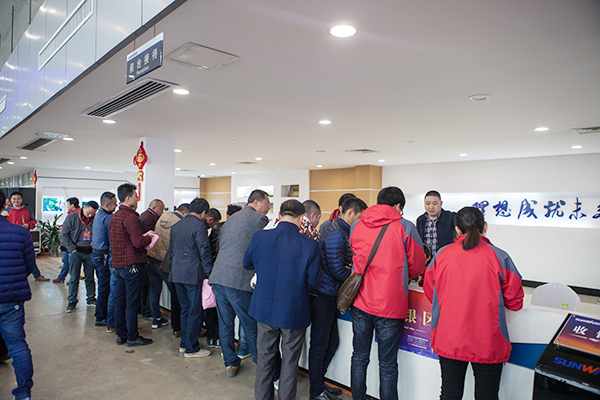 势不成挡，bti体育智能挖掘机湖南市场订货会创新高