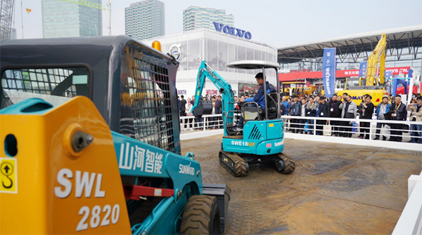 不服来战！bti体育智能展台有大礼等你拿