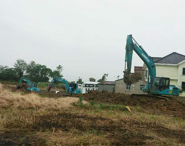 抗洪英雄显技巧，bti体育智能系列挖掘机奔赴抗洪一线