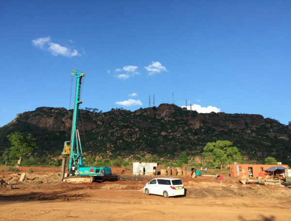 肯尼亚总统高度赞赏，乞力马扎罗山下bti体育绿闪灼