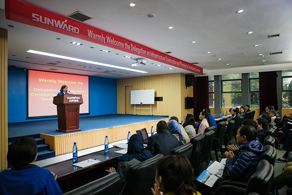 “一带一路”国度代表团到访bti体育智能，感触“大开眼界”