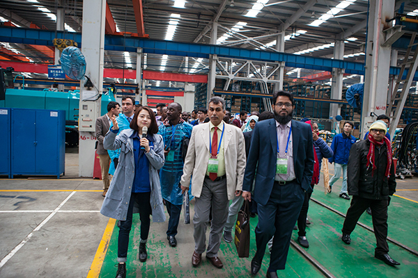 “一带一路”国度代表团到访bti体育智能，感触“大开眼界”