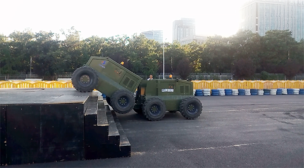 bti体育智能“龙马一号”惊艳亮相世界机械人大会