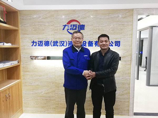 从回绝到一次采办十台旋挖钻机，他用八年功夫意识bti体育智能