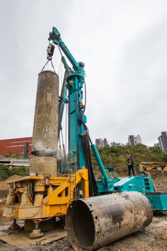 喜讯！bti体育智能SWRC170自行式全回转全套管钻机获湖南省首台(套)沉大技术设备产品嘉奖！