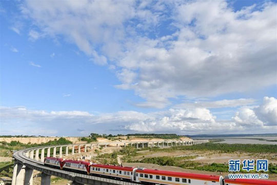 肯尼亚总统高度赞赏，乞力马扎罗山下bti体育绿闪灼