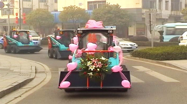 谁说机械都冰凉？这款会跳舞的滑移明明就是周到奔放的！