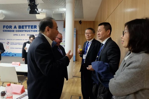 “三个率先」毓示bti体育挖掘机欧洲发展过程