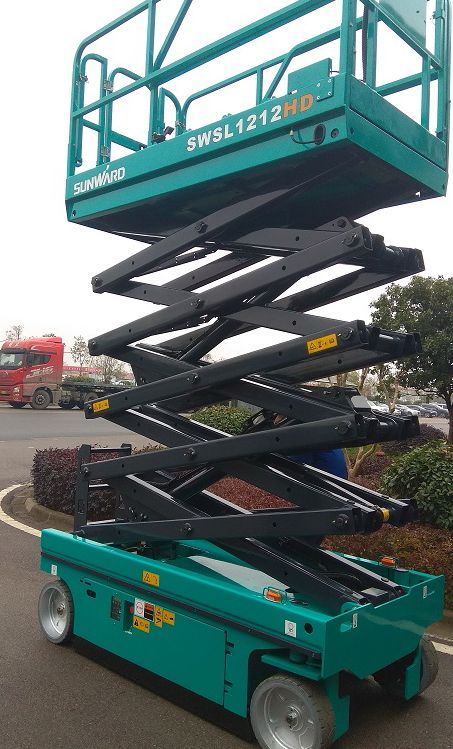 bti体育智能电动剪叉式高空作业平台新品首发赴美参展