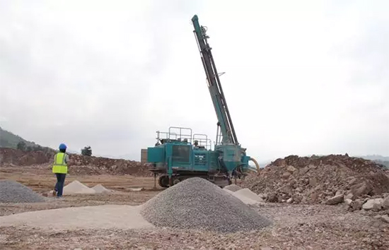 15年3万幼时！bti体育智能元老级潜孔钻机“雄风”仍旧