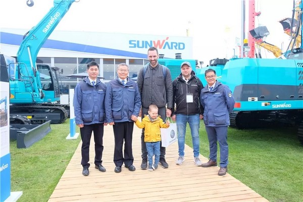 向世界展示中国“智造”魅力，bti体育智能携创新阵容闪灼德国宝马展