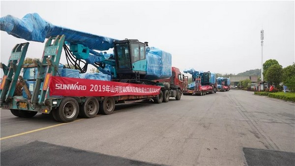 进军南非高端矿山市。ti体育智能凿岩设备批量发车