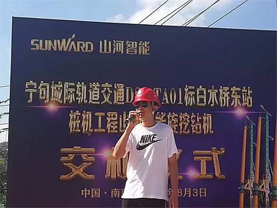 把“伴侣圈”“搬”到现场，交机“玩出”新创意!