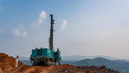 一台顶三台 bti体育智能潜孔钻机真好用