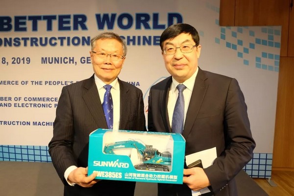 “三个率先」毓示bti体育挖掘机欧洲发展过程