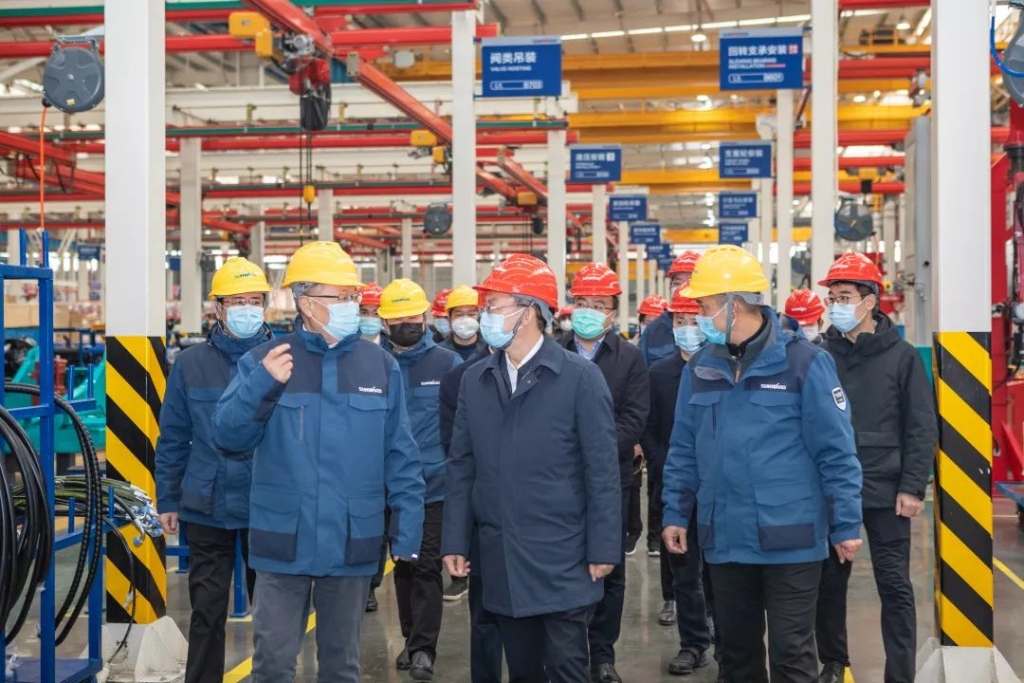 沈裕谋元宵节慰问bti体育智能一线员工