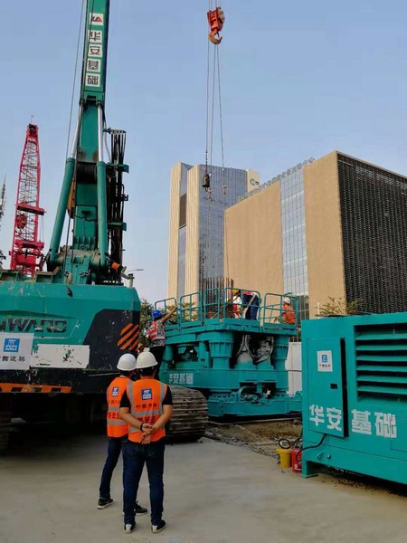 地铁咬合桩施工必备利器--bti体育智能旋挖钻机