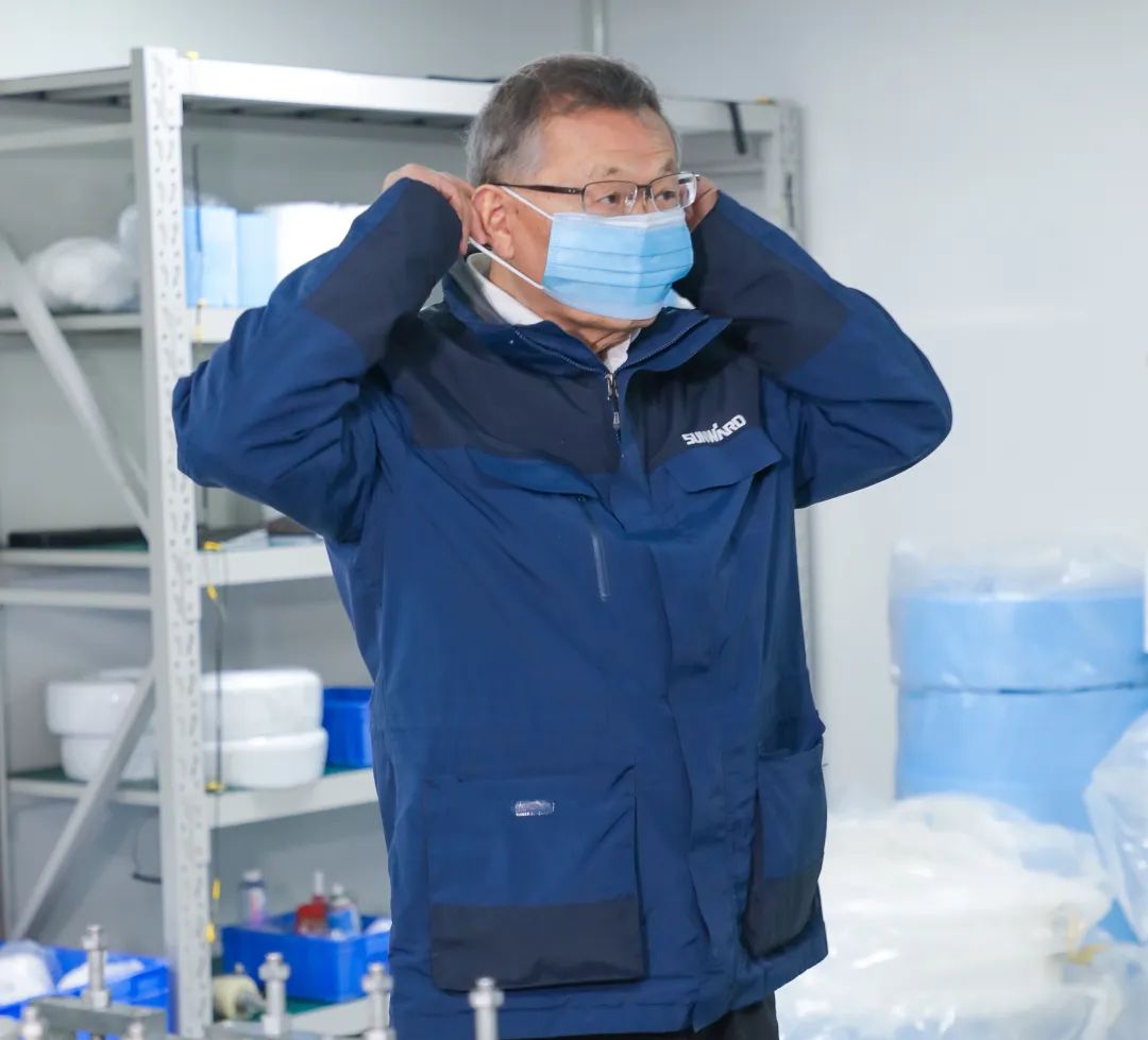 董事长启封bti体育智能第一个制品口罩