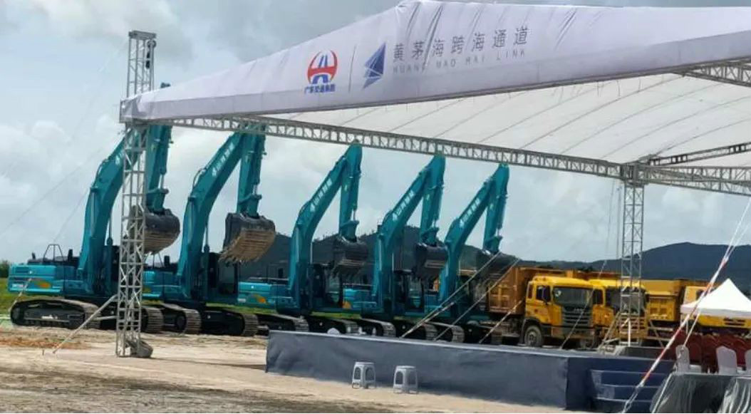 大湾区又一跨海“大桥”开工，bti体育智能挖掘机“秀”美现场