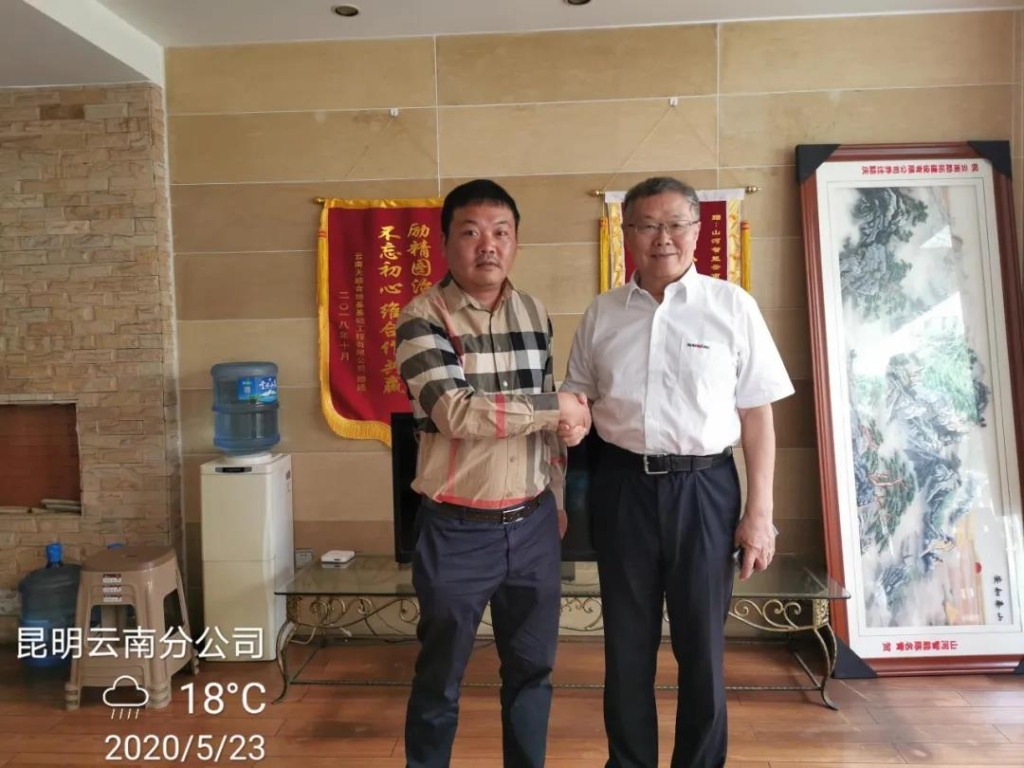 董事长何清华视察bti体育智能基础设备事业部云南分公司