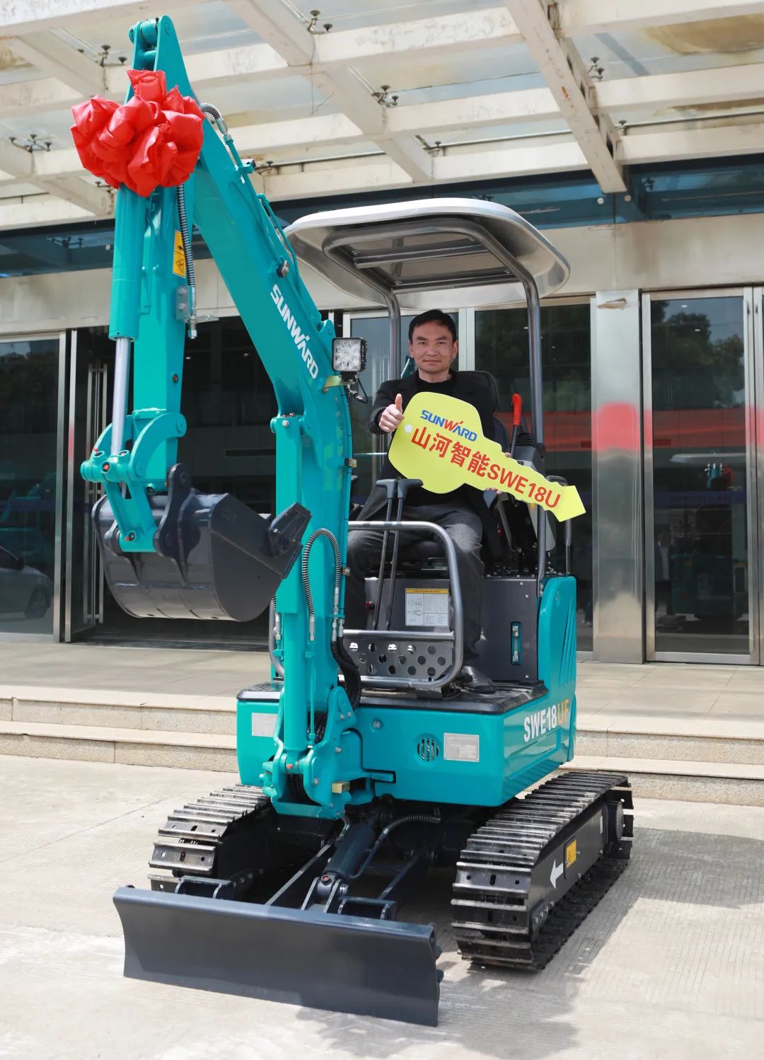 赠机典礼践约而至，bti体育智能与您同业