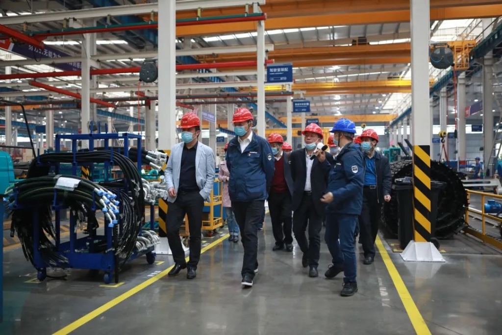 省工信行业事务中心杨卫华副主任一行光临bti体育智能调研