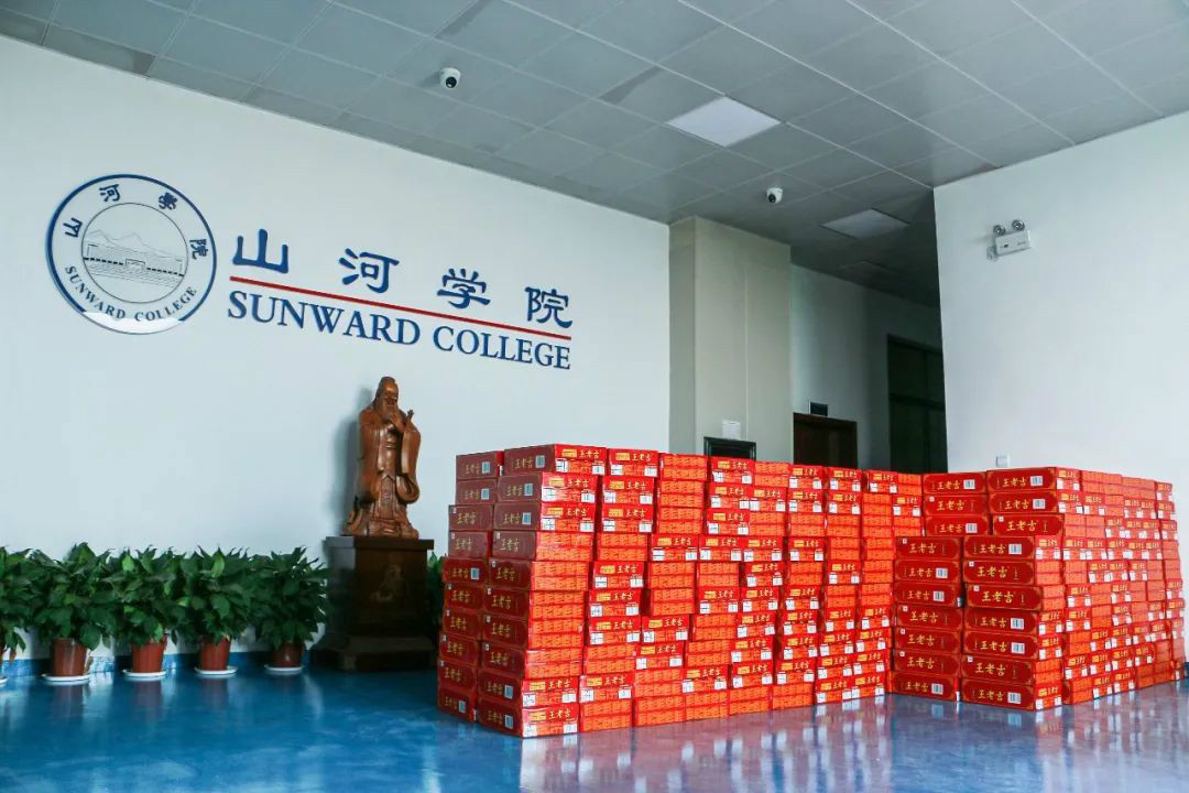 情系职工送清冷，殷切关切鼓劲头——bti体育智能发展夏季送清冷活动