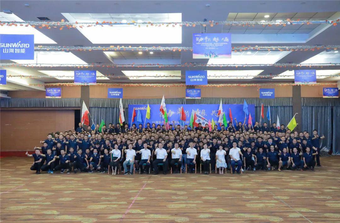 向挖掘机万台俱乐部迈进——bti体育智能2020年度挖掘机营销训练营开营