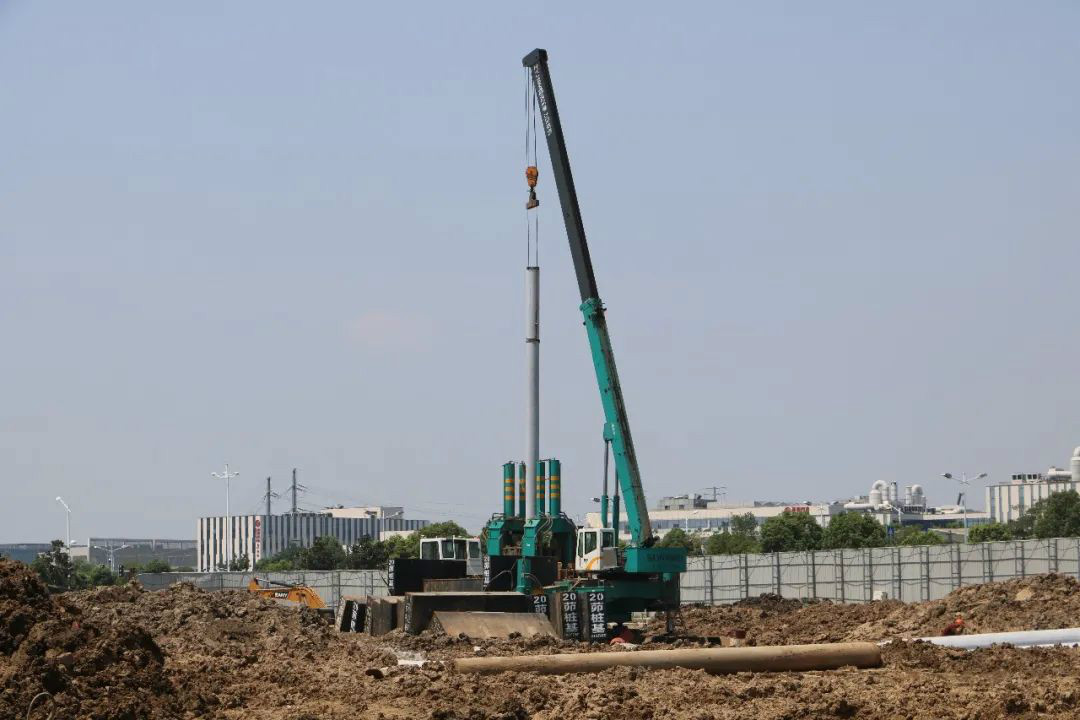 液压静力压桩机从1台到21台，他只用了8年！