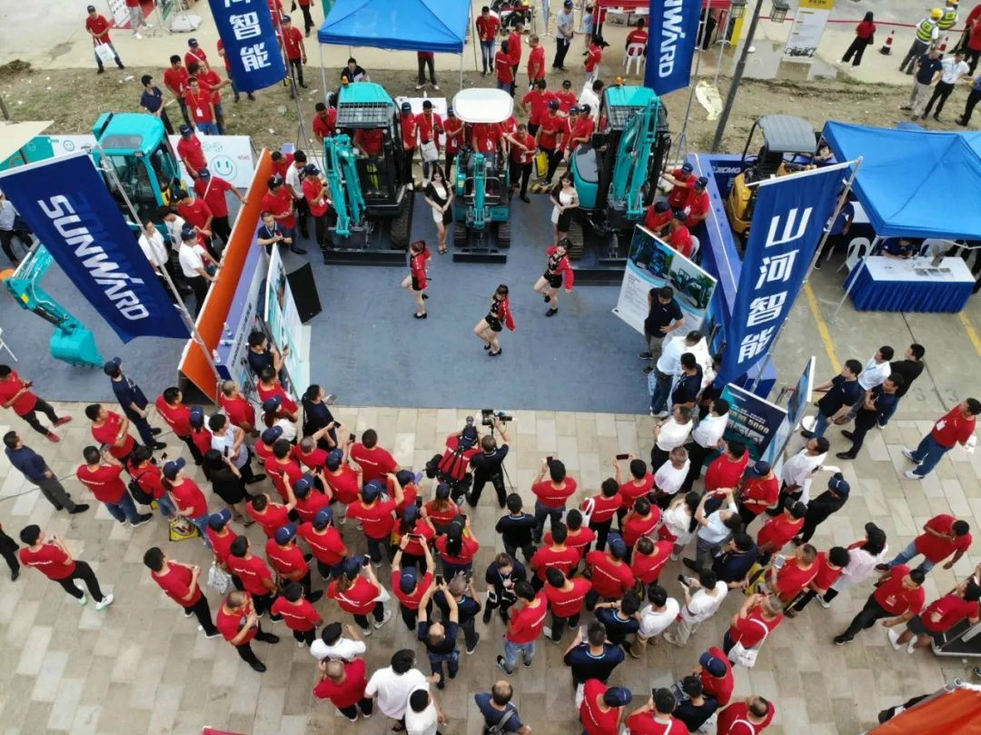 2020全球微挖大会 bti体育智能精品微挖赢得满堂彩